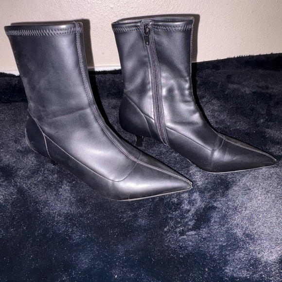 Elegant Black Women's Boots - Picture 2 of 4